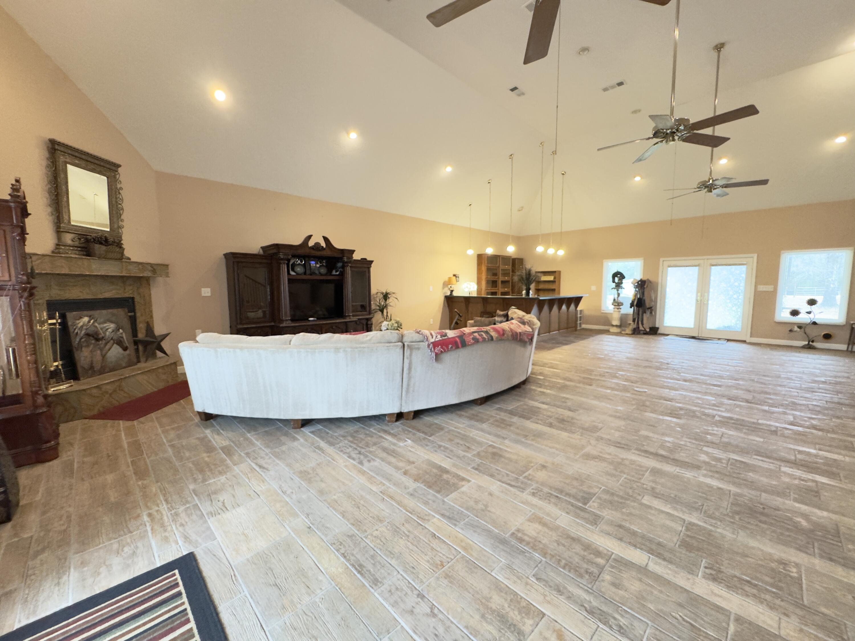 3955 Highway 77 Chipley, FL 32428 - Photo 8 of 52 Great room with Kitchenette