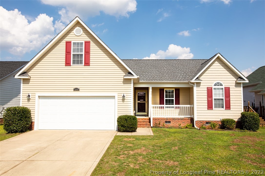 a view of front of a house with a yard