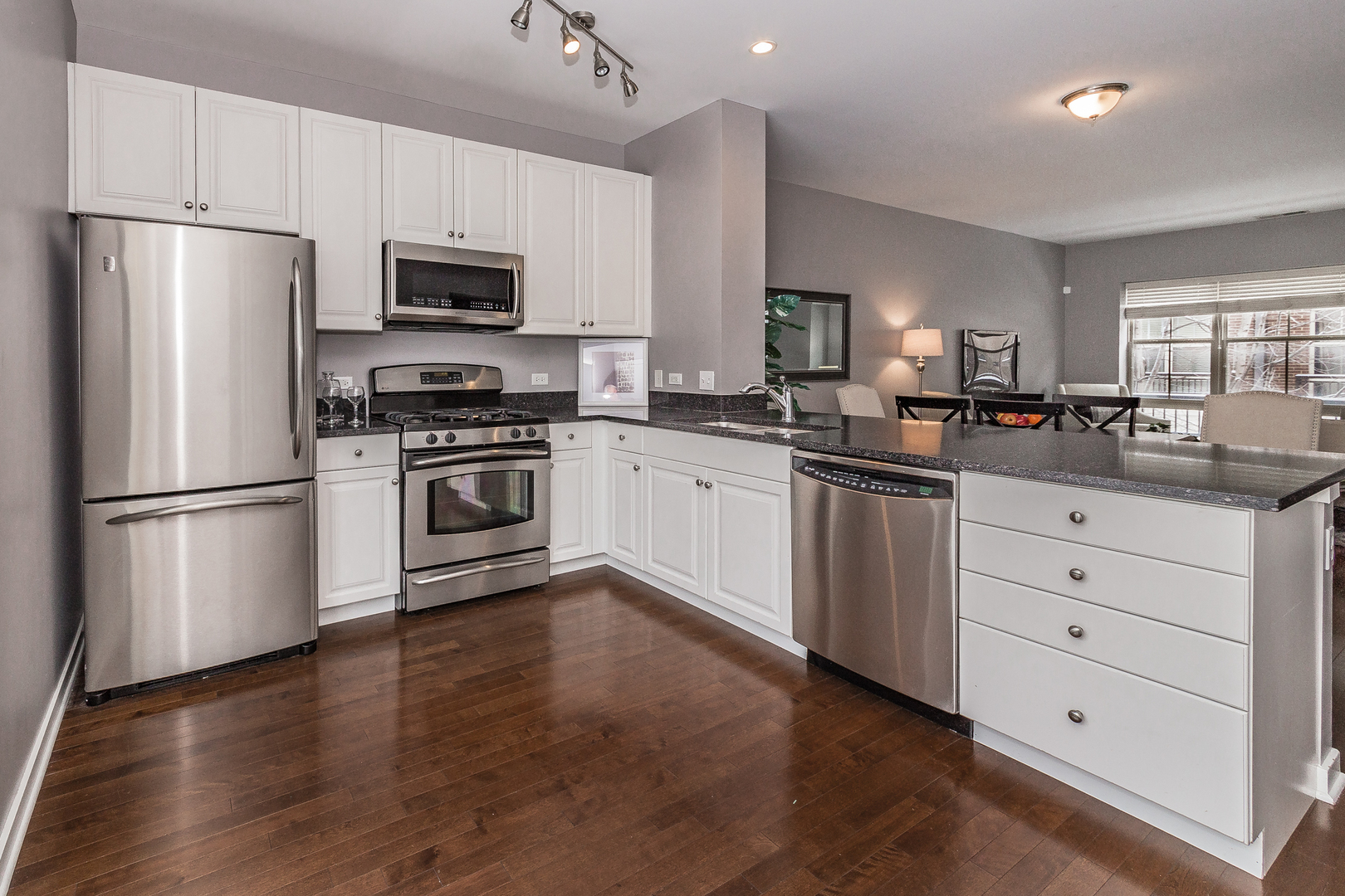 1227 West Arthington Street Chicago, IL 60607 - Photo 5 of 22