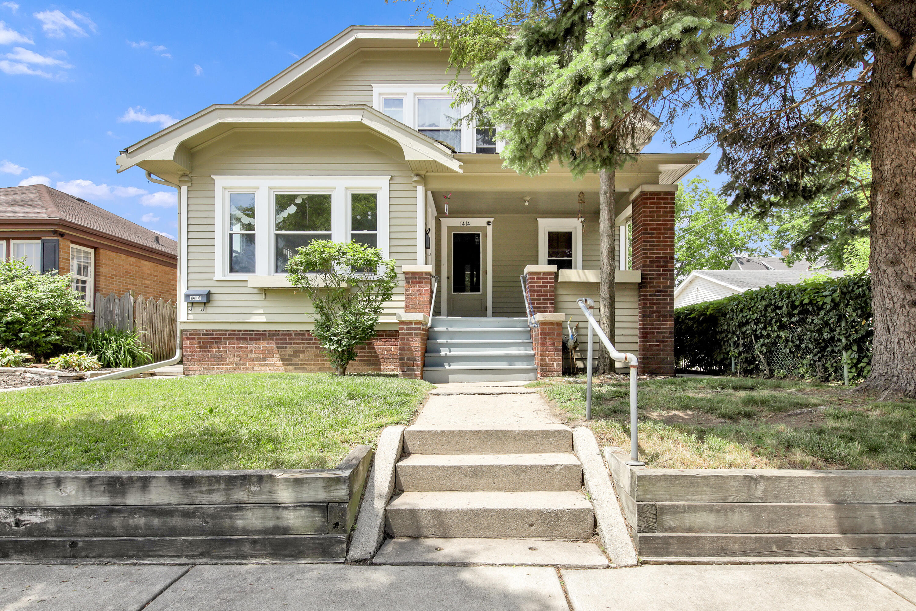 1414 West Lawn Avenue, Unit 1416 Racine, WI 53405 - Photo 4 of 29 1414 w lawn ave-4