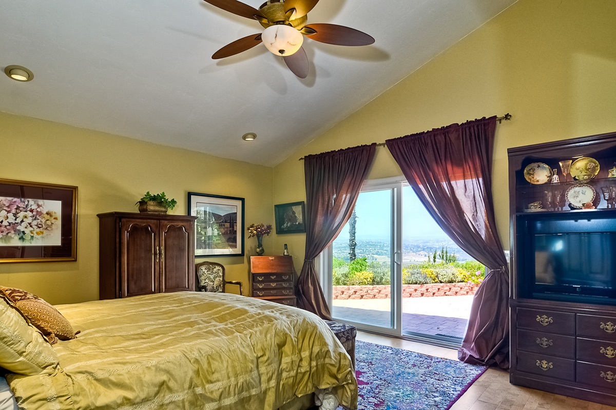 1725 Gascony Road Encinitas, CA 92024 - Photo 14 of 21
