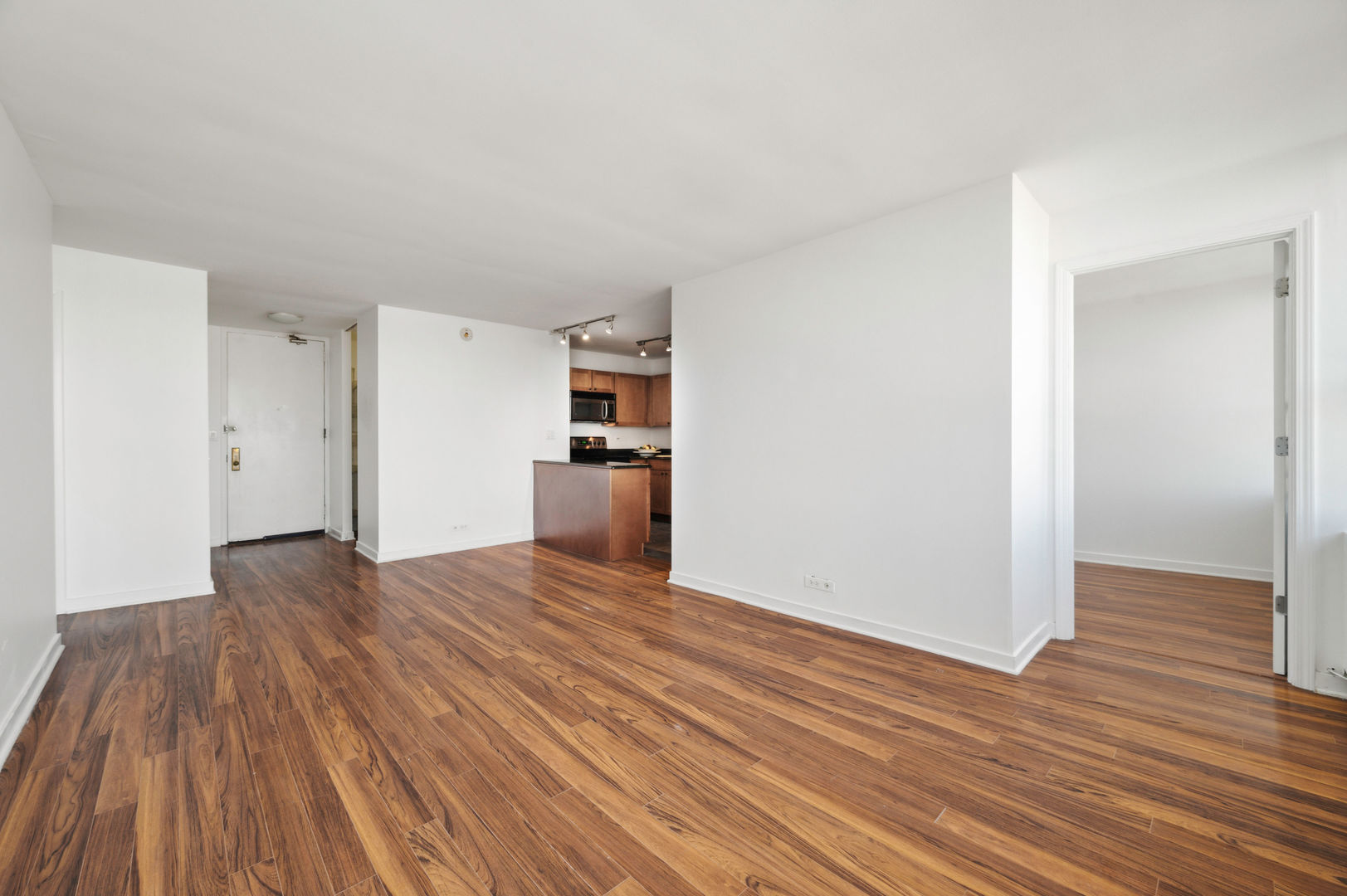 655 West Irving Park Road, Unit 4112 Chicago, IL 60613 - Photo 6 of 18