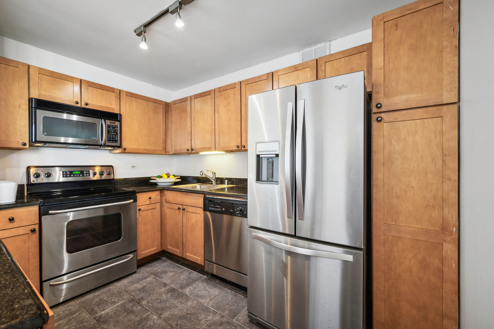 655 West Irving Park Road, Unit 4112 Chicago, IL 60613 - Photo 8 of 18