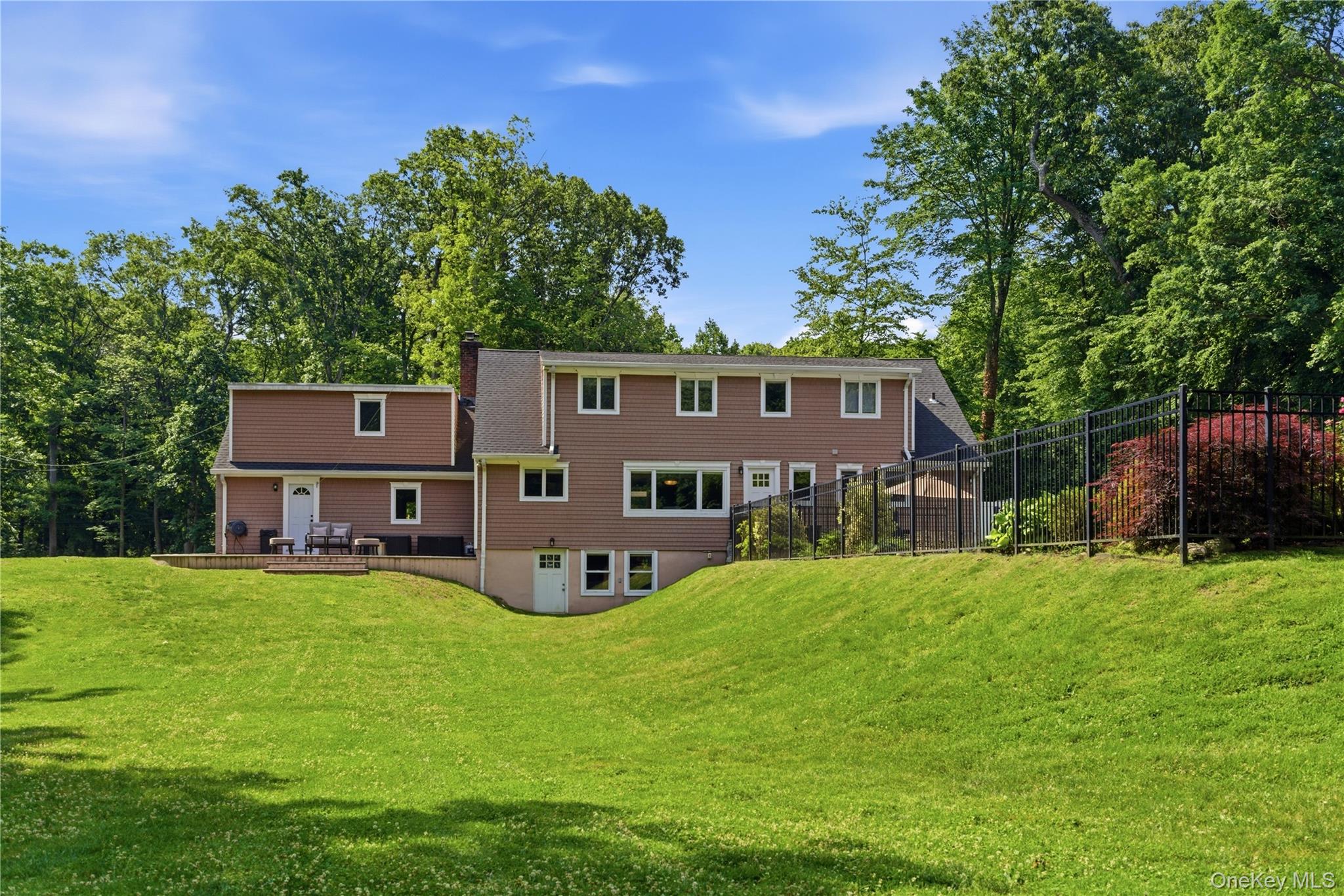 431 Woodbury Road Cold Spring Harbor, NY 11724 - Photo 24 of 26