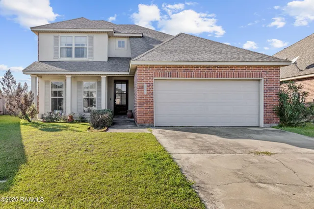 $305,000 | 102 Still Waters Road, Broussard, LA 70518