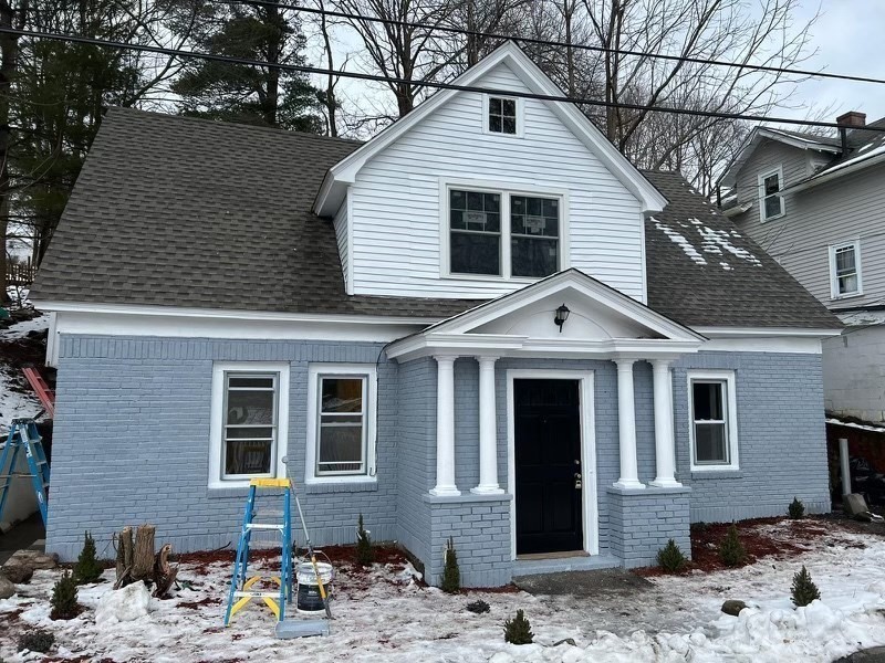 24 Proctor Street Worcester, MA 01606 - Photo 2 of 25 a front view of a house