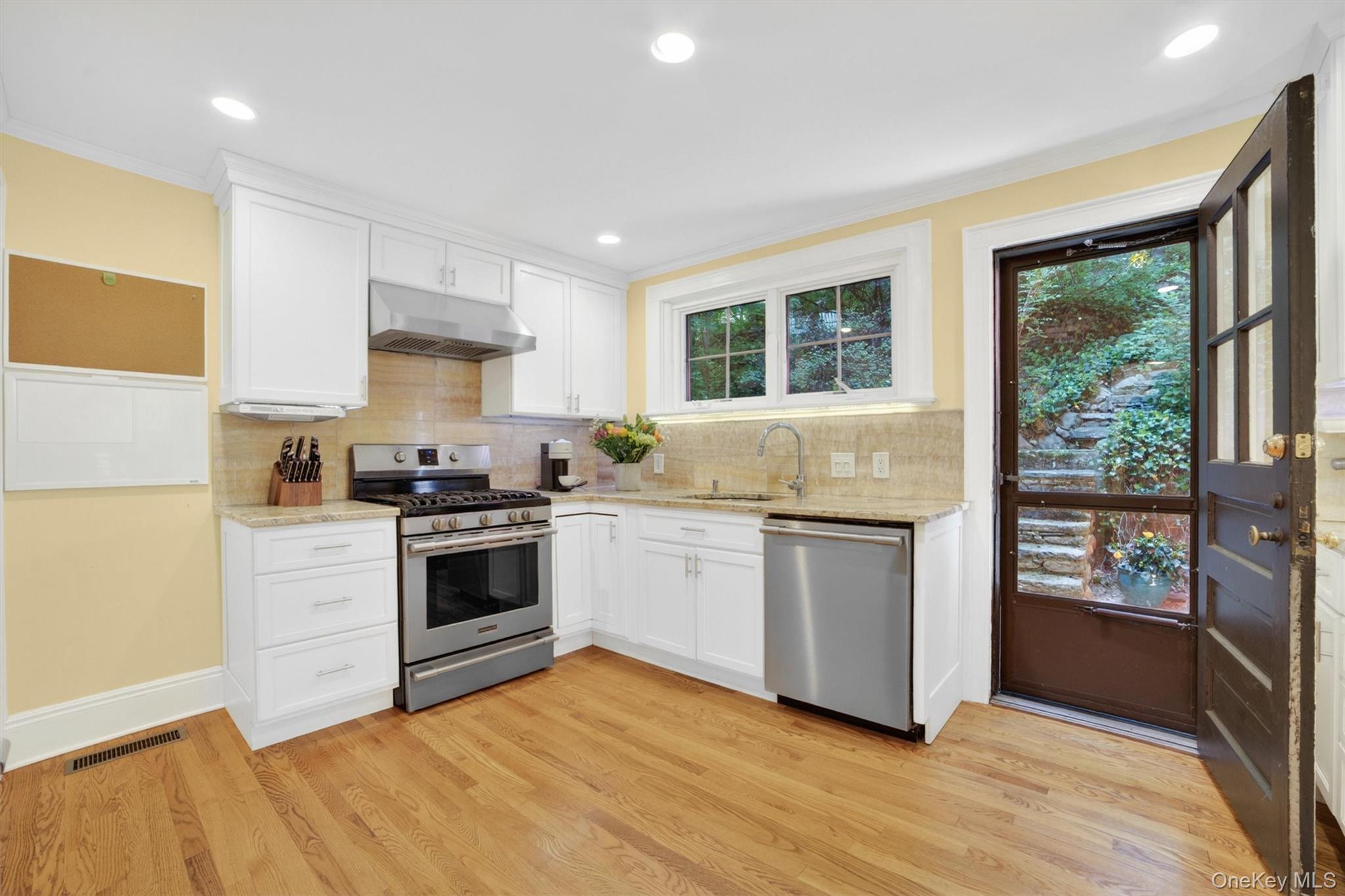 77 Edgemont Road Scarsdale, NY 10583 - Photo 16 of 43