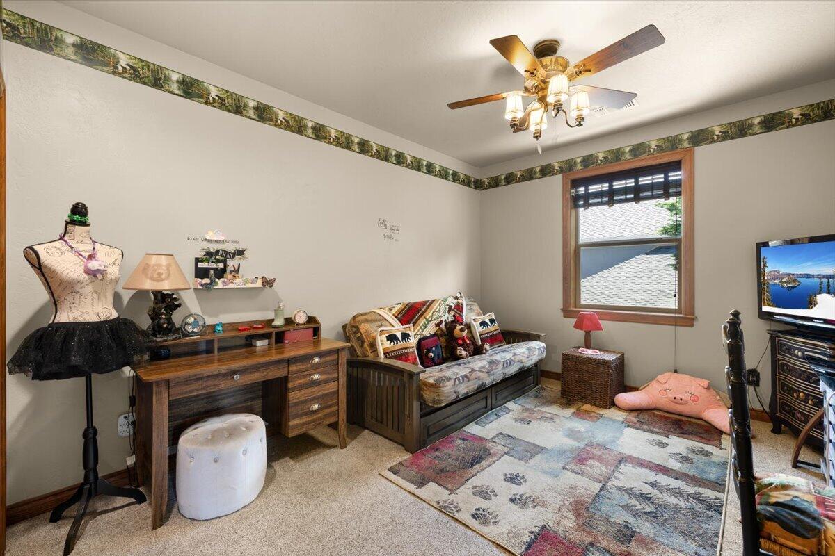 574 Grey Hawk Way Central Point, OR 97502 - Photo 25 of 39 25