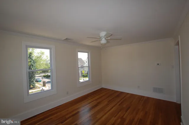 $1,800 | 35 East Avenue, Unit 2, Woodstown, NJ 08098