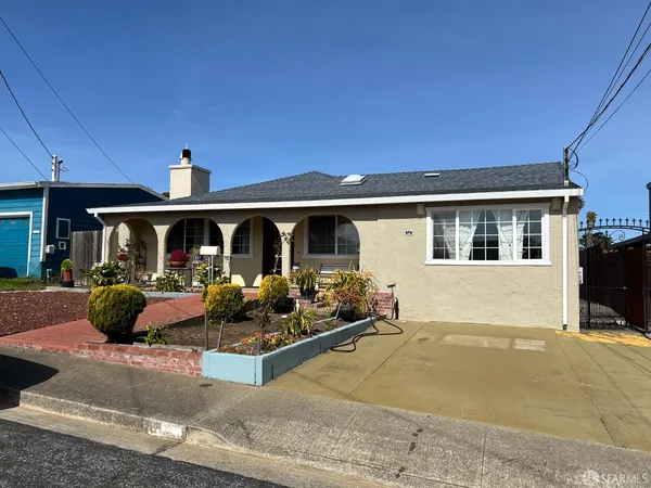 a front view of house with yard