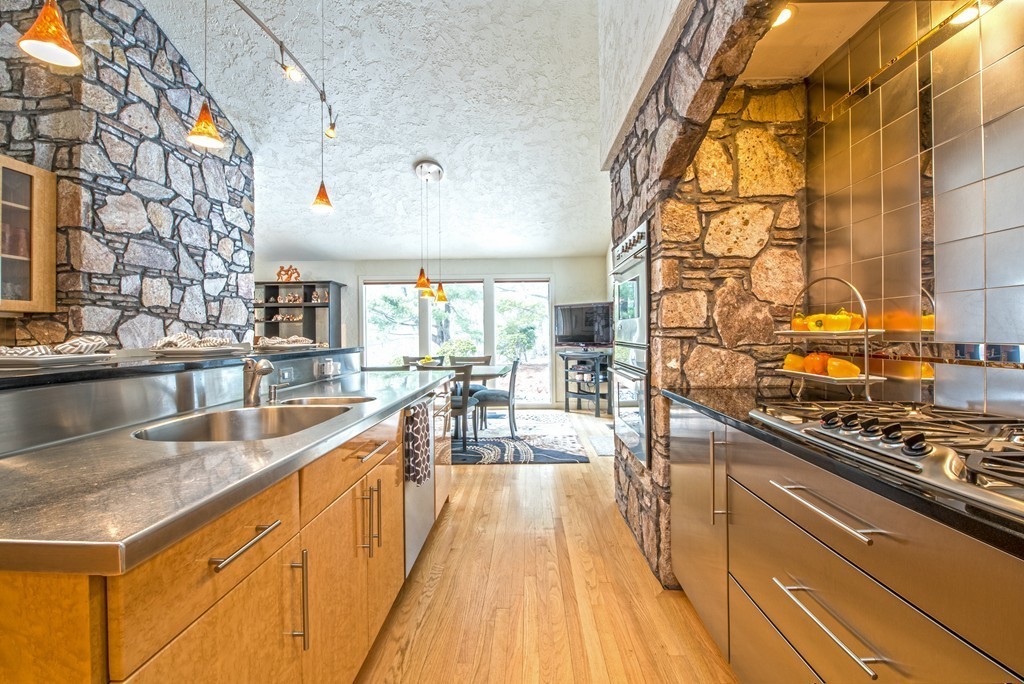 24 Parker Road Framingham, MA 01702 - Photo 4 of 28