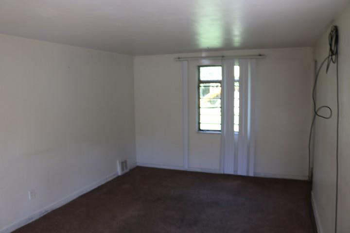 590 Grove Road Verona, PA 15147 - Photo 3 of 8 Gallery Image 3