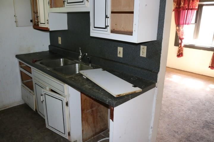 590 Grove Road Verona, PA 15147 - Photo 4 of 8 Gallery Image 4