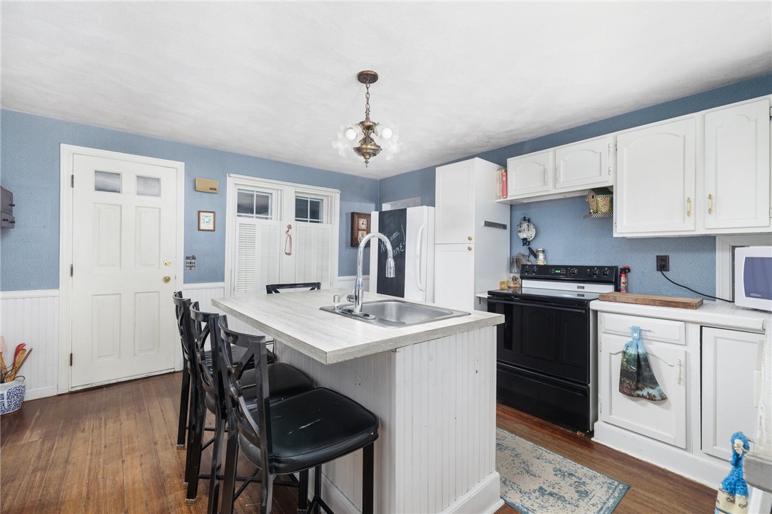 786 Sandy Lane Warwick, RI 02889 - Photo 5 of 26 Hardwood floors.