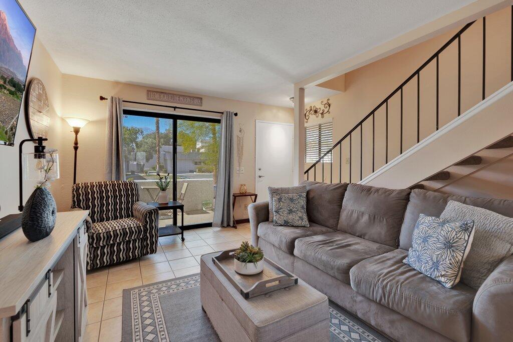 34161 Emily Way Rancho Mirage, CA 92270 - Photo 5 of 28 _7IV8850.jpg-SMALL