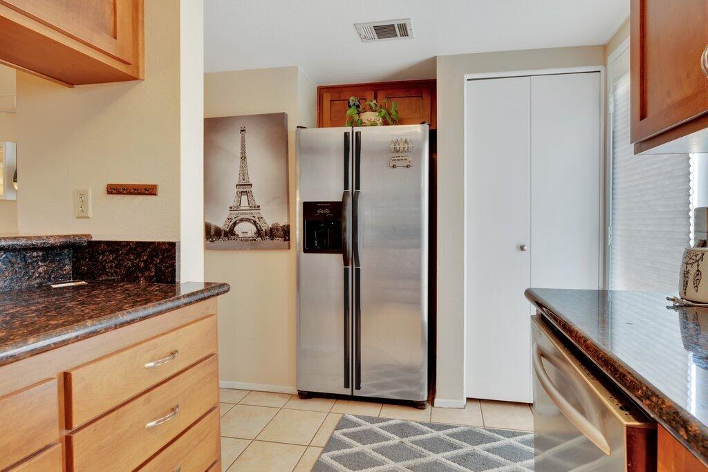34161 Emily Way Rancho Mirage, CA 92270 - Photo 8 of 28 _7IV8870.jpg-SMALL
