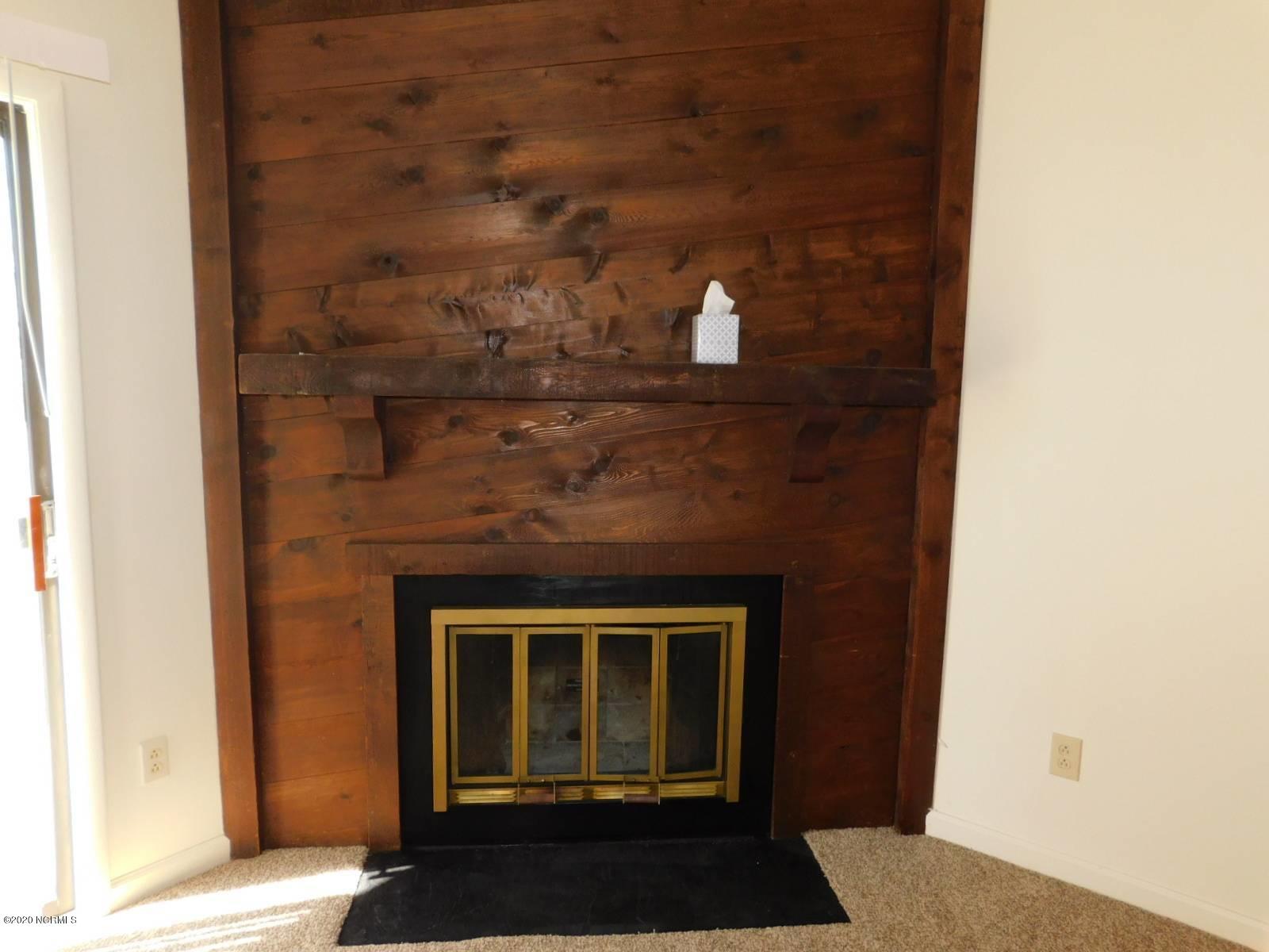 127 Shipman Road Havelock, NC 28532 - Photo 22 of 30 Fireplace