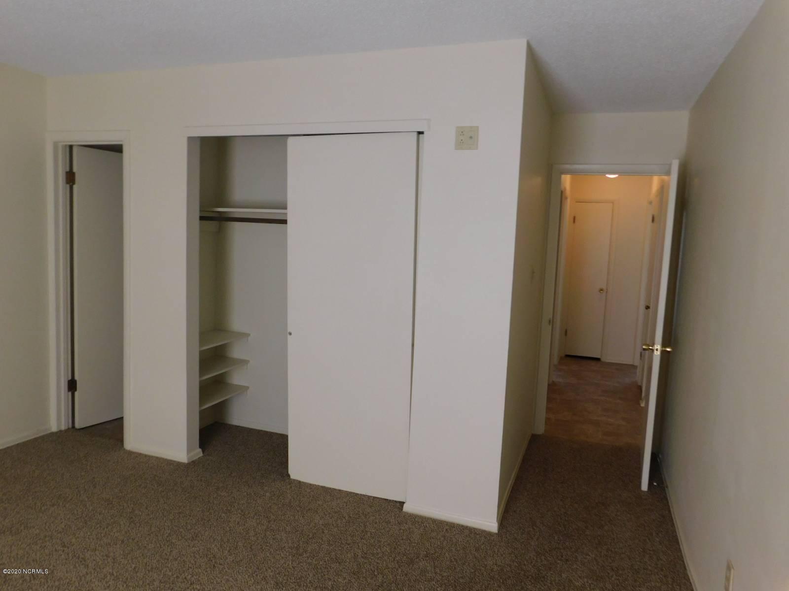 127 Shipman Road Havelock, NC 28532 - Photo 29 of 30 Master to closet