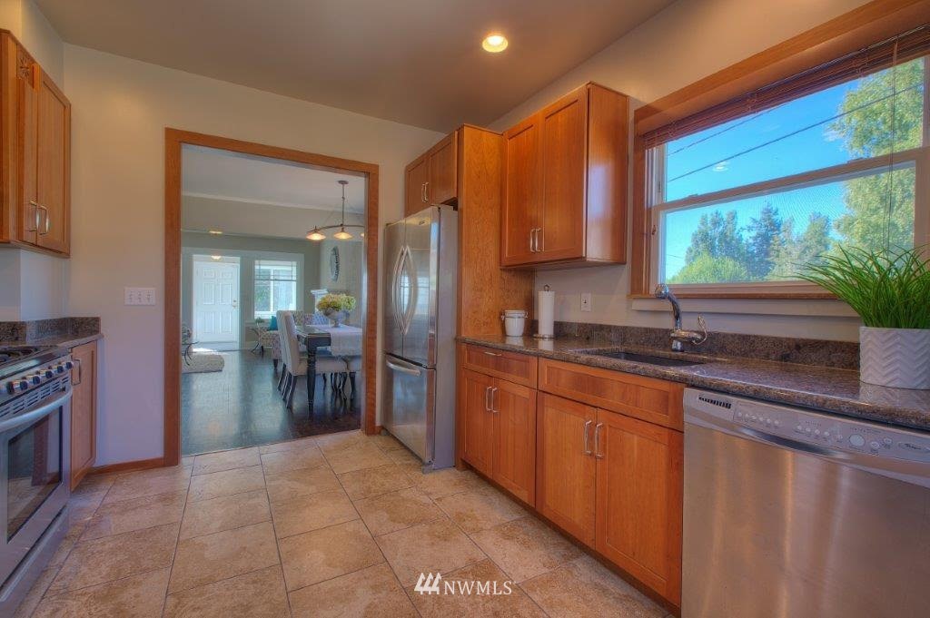 7302 36th Avenue Southwest Seattle, WA 98126 - Photo 6 of 16