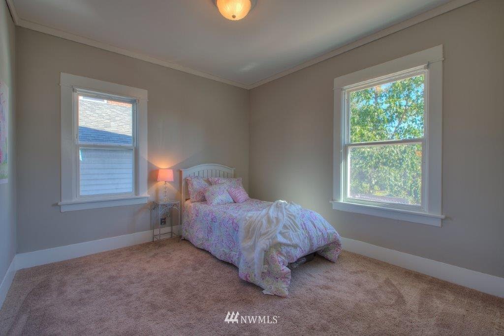 7302 36th Avenue Southwest Seattle, WA 98126 - Photo 9 of 16