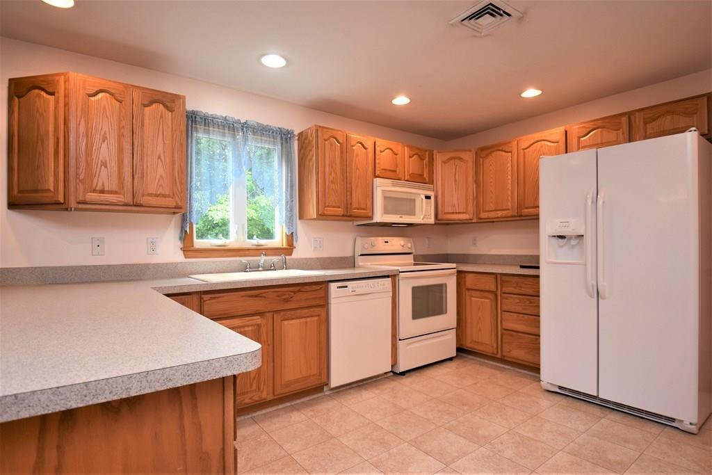 90 Albemarle Road Waltham, MA 02452 - Photo 7 of 25 Gallery Image 7