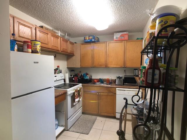 420 Meadows Circle Boynton Beach, FL 33436 - Photo 5 of 12 5-Kitchen