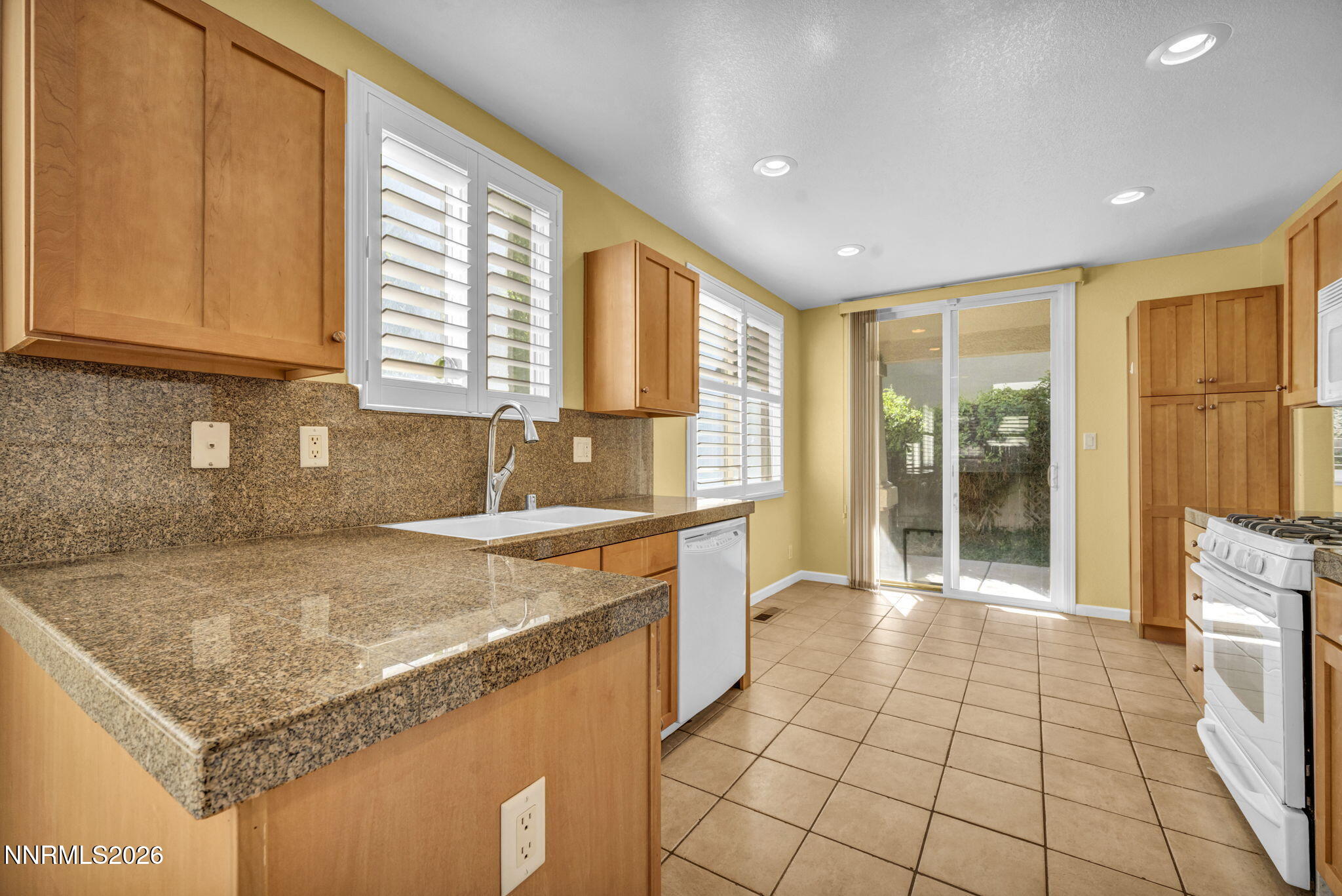 10048 Silver Star Drive Reno, NV 89521 - Photo 10 of 53 25-web-or-mls-10048-silver-star-dr