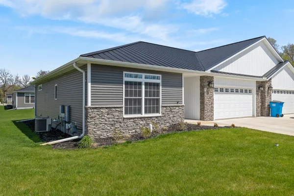 $375,000 | 243 Auseon Court, Hillsdale, MI 49242