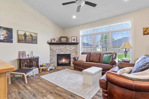 $375,000 | 243 Auseon Court, Hillsdale, MI 49242