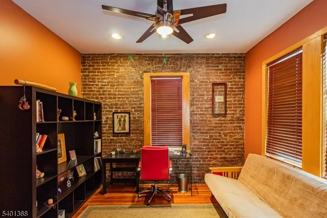 a view of entryway with furniture