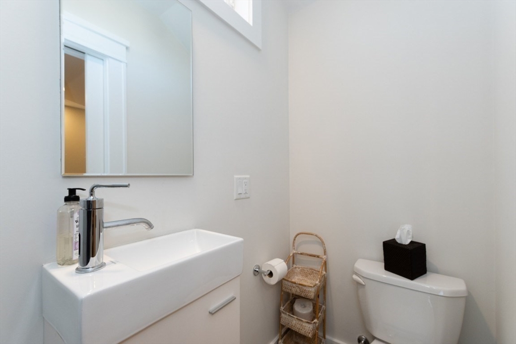 401 Albemarle Road, Unit 2 Newton, MA 02460 - Photo 27 of 40