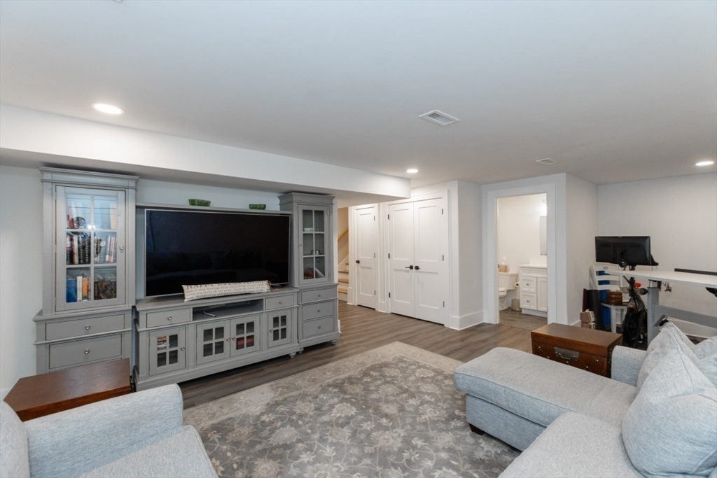 401 Albemarle Road, Unit 2 Newton, MA 02460 - Photo 29 of 40