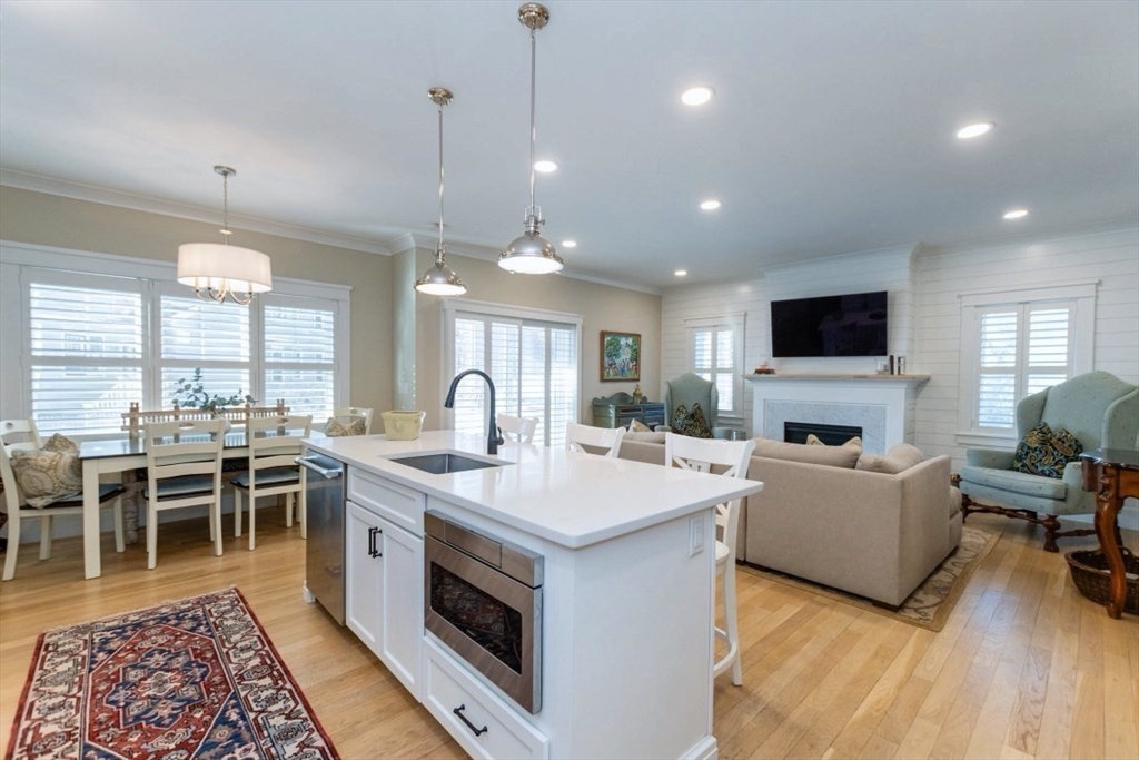 401 Albemarle Road, Unit 2 Newton, MA 02460 - Photo 5 of 40