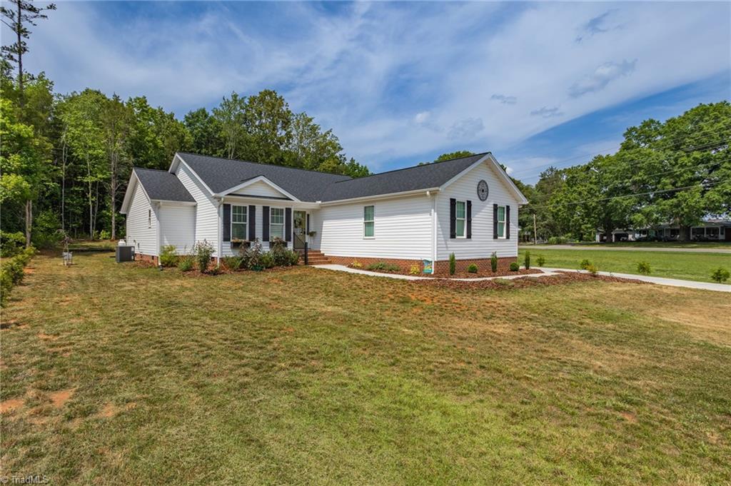 1747 Bethesda Road Lexington, NC 27295 - Photo 3 of 27 Gallery Image 3