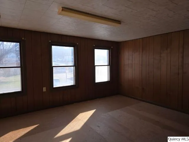 $52,900 | 81 West 3rd Street, Dallas City, IL 62330