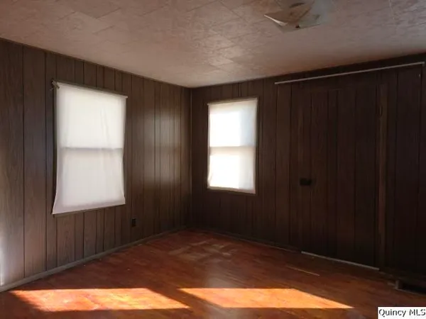 $49,900 | 81 West 3rd Street, Dallas City, IL 62330