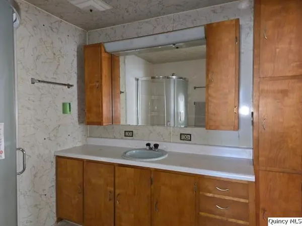 $49,900 | 81 West 3rd Street, Dallas City, IL 62330