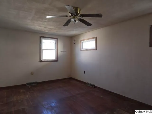 $52,900 | 81 West 3rd Street, Dallas City, IL 62330