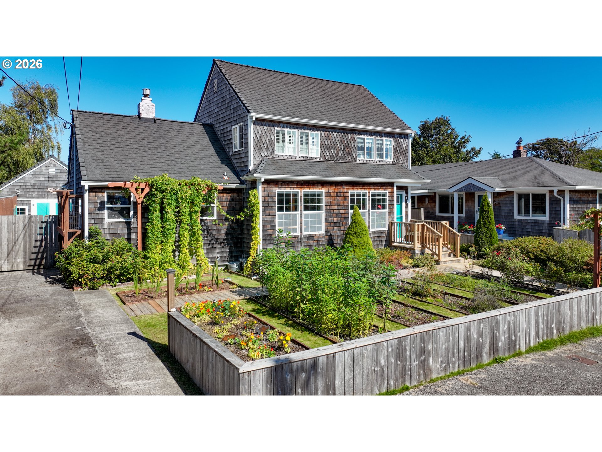 810 16th Avenue Seaside, OR 97138 - Photo 2 of 41