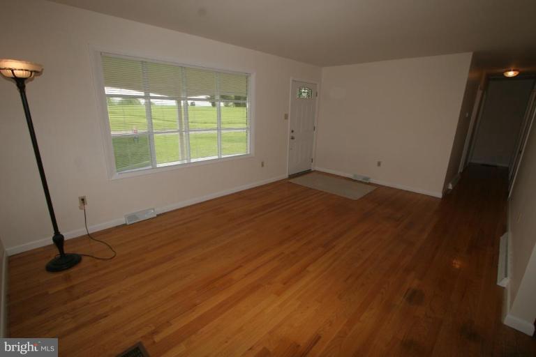 15823 Broadfording Road Clear Spring, MD 21722 - Photo 4 of 11 Living Room