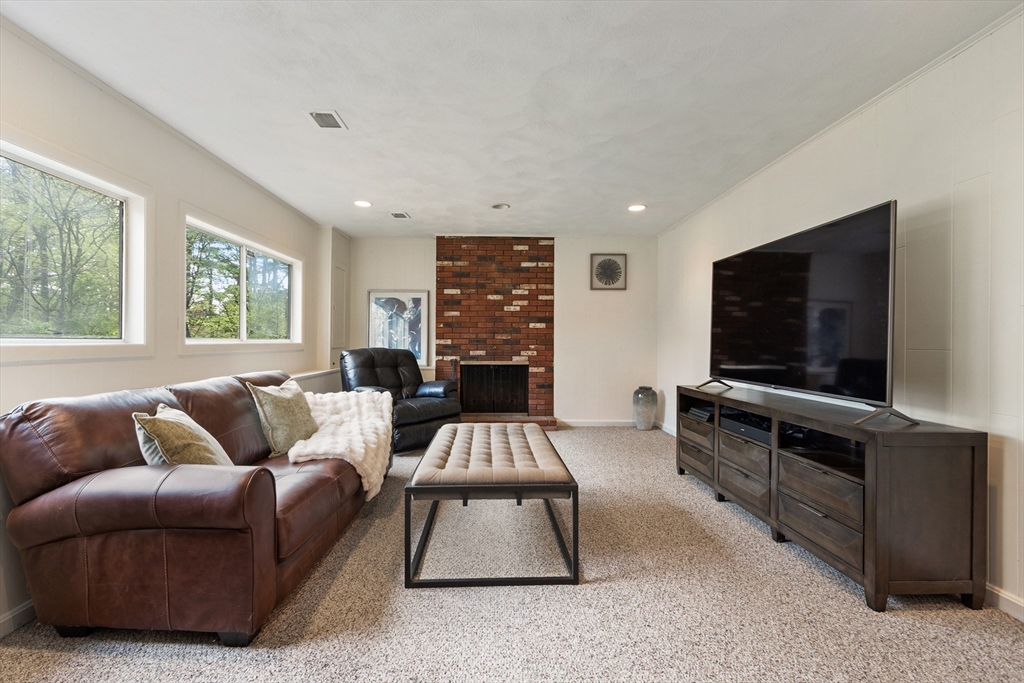86 Framingham Road Southborough, MA 01772 - Photo 15 of 36