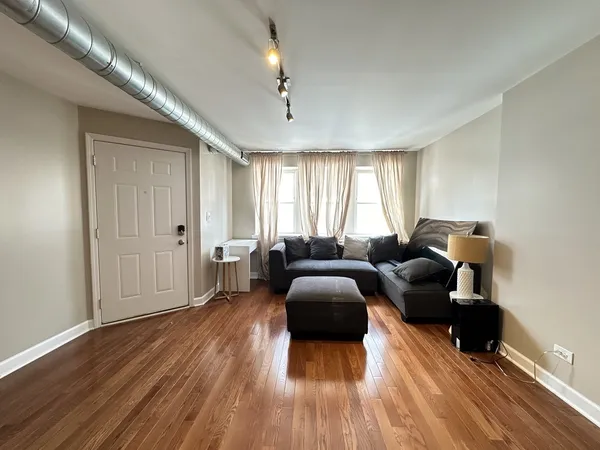 $2,500 | 674 North Orleans Street, Unit 1, Chicago, IL 60654