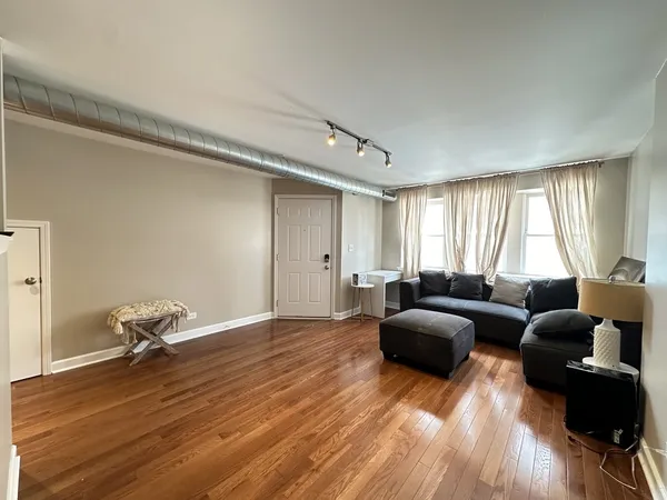 $2,500 | 674 North Orleans Street, Unit 1, Chicago, IL 60654