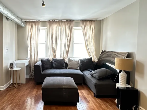 $2,500 | 674 North Orleans Street, Unit 1, Chicago, IL 60654