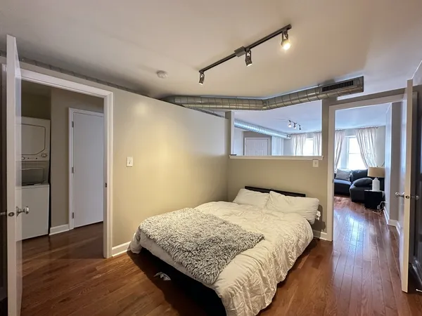 $2,500 | 674 North Orleans Street, Unit 1, Chicago, IL 60654