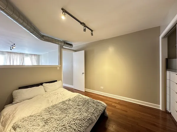 $2,500 | 674 North Orleans Street, Unit 1, Chicago, IL 60654