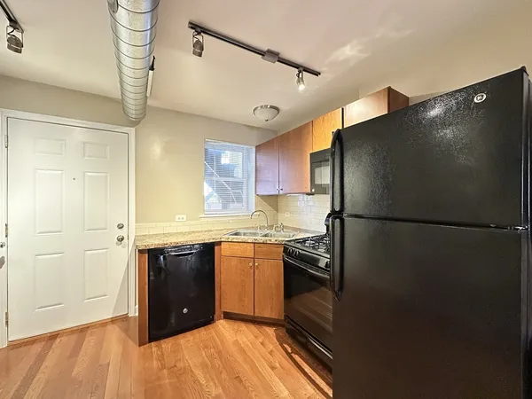 $2,500 | 674 North Orleans Street, Unit 1, Chicago, IL 60654