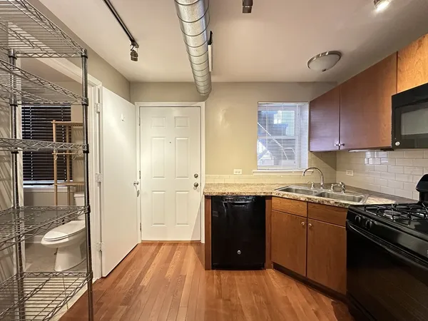 $2,500 | 674 North Orleans Street, Unit 1, Chicago, IL 60654