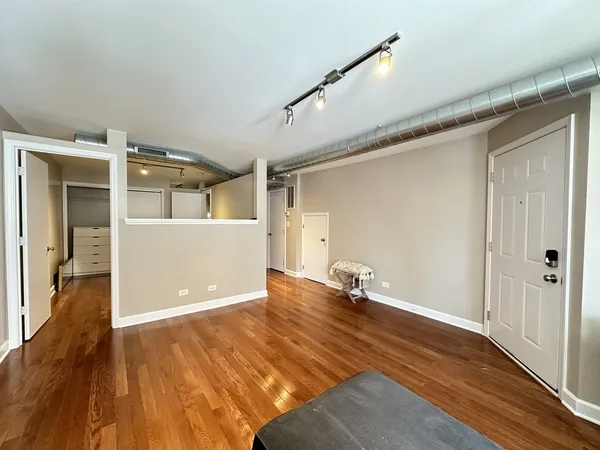 $2,500 | 674 North Orleans Street, Unit 1, Chicago, IL 60654