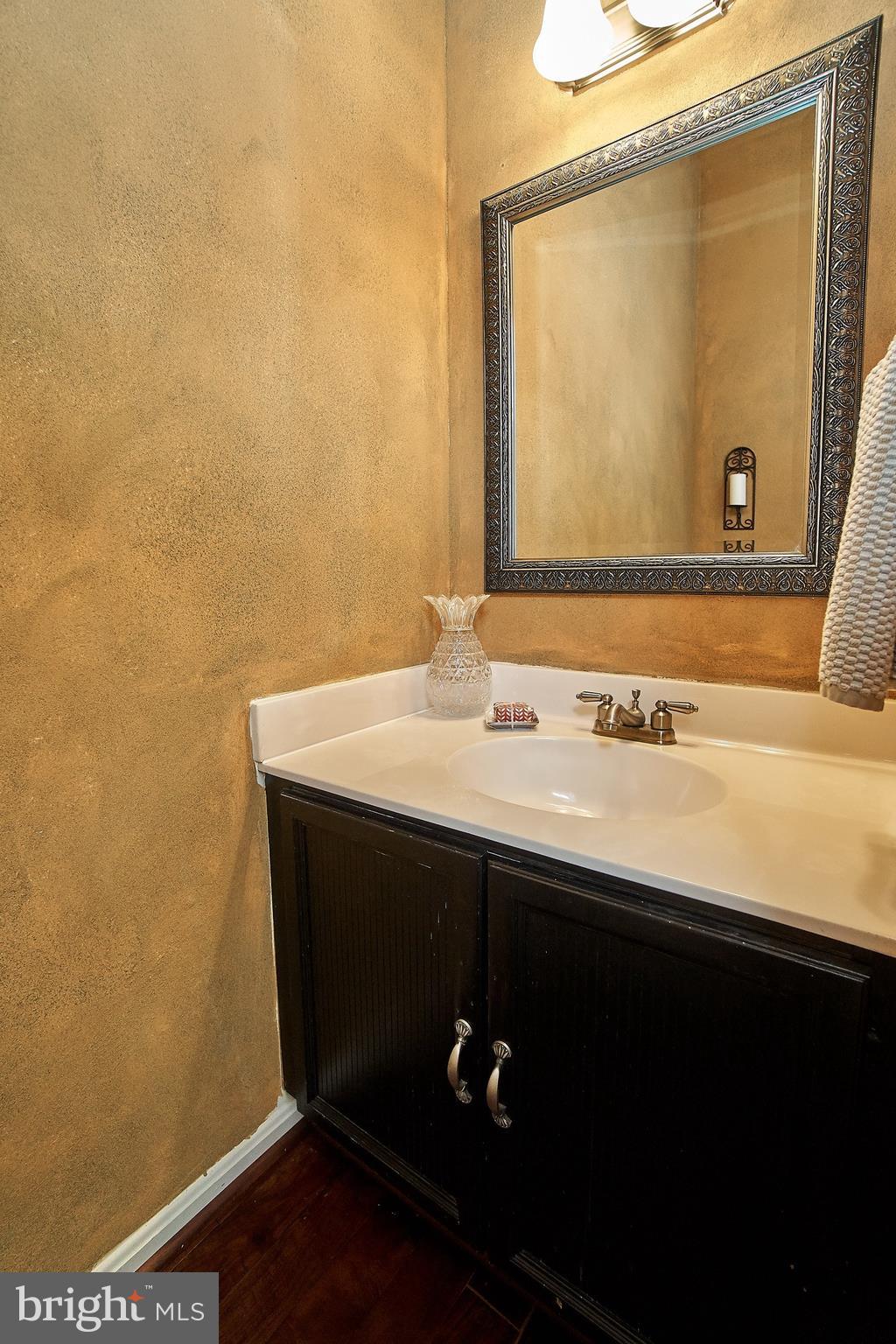 7214 Olde Lantern Way Springfield, VA 22152 - Photo 13 of 32 Main level half bath.